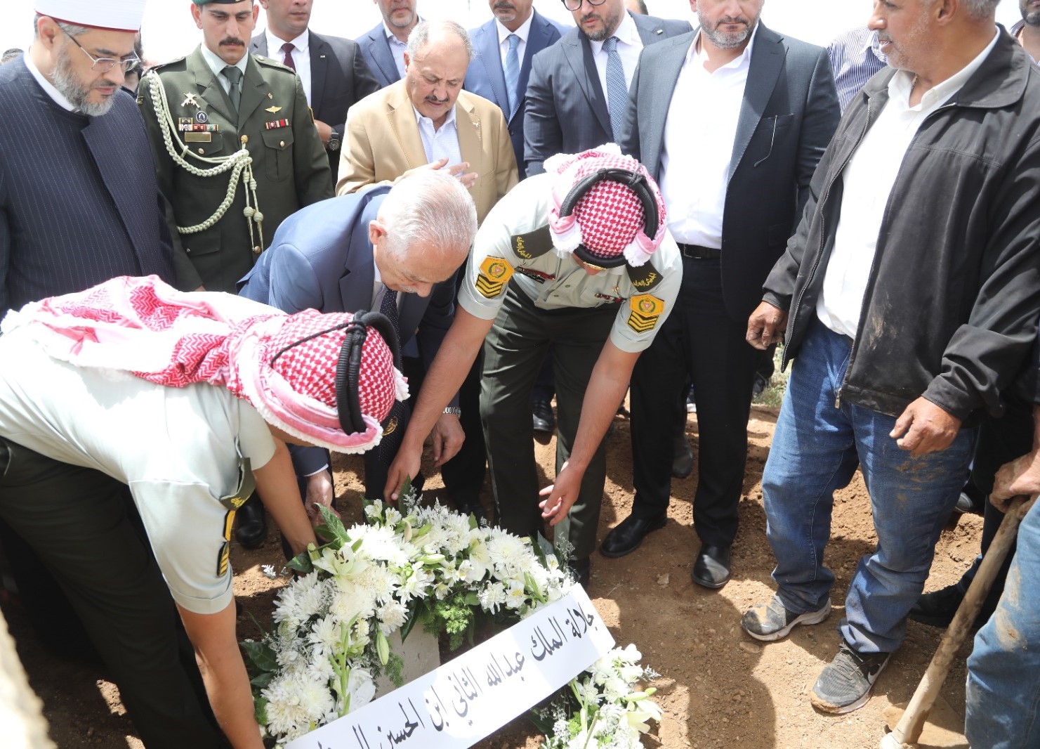 العيسوي يشارك في تشييع جثمان الوزير والعين الأسبق مازن الساكت