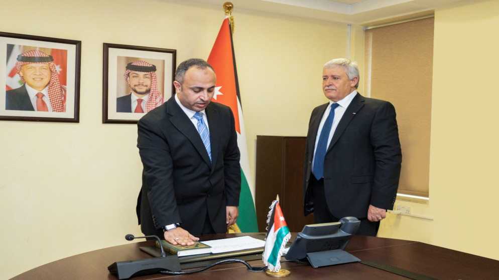 العساسلة يؤدي اليمين القانونية أمام وزير النقل مديرا عاما للهيئة البحرية الأردنية