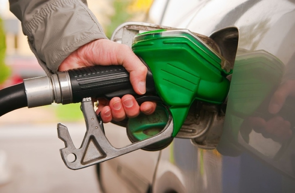 تخفيض أسعار البنزين 4.5 قرش لليتر والديزل 3.5 قرش
