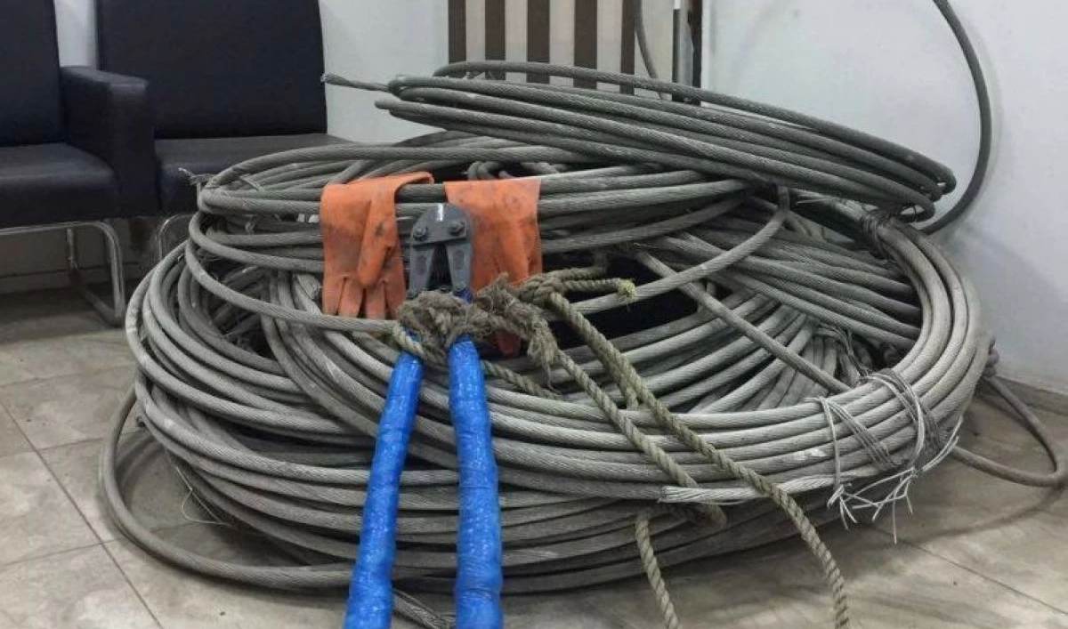 القبض على متهم بسرقة كيبل كهرباء من أحد المحولات