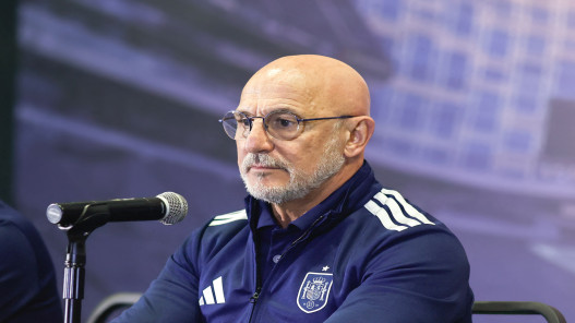 دي لافوينتي يؤكد أن جمال لن يبدأ أساسياً أمام الرأس الأخضر