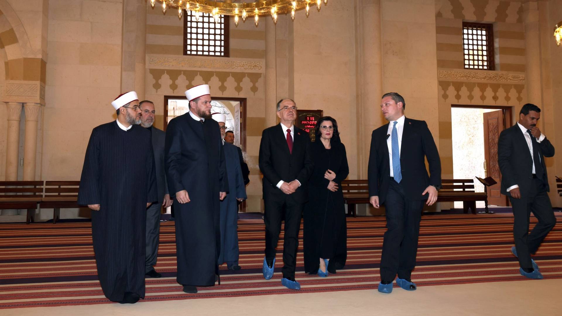 الرئيس الألباني يزور مسجد الملك الحسين في دابوق