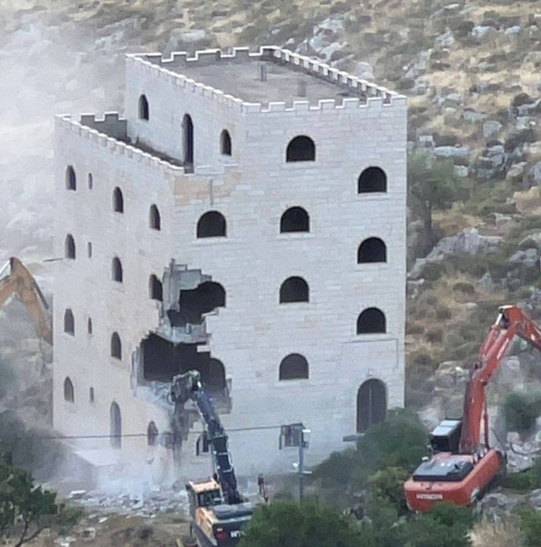 الاحتلال يهدم بناية من أربعة طوابق في بيت لحم