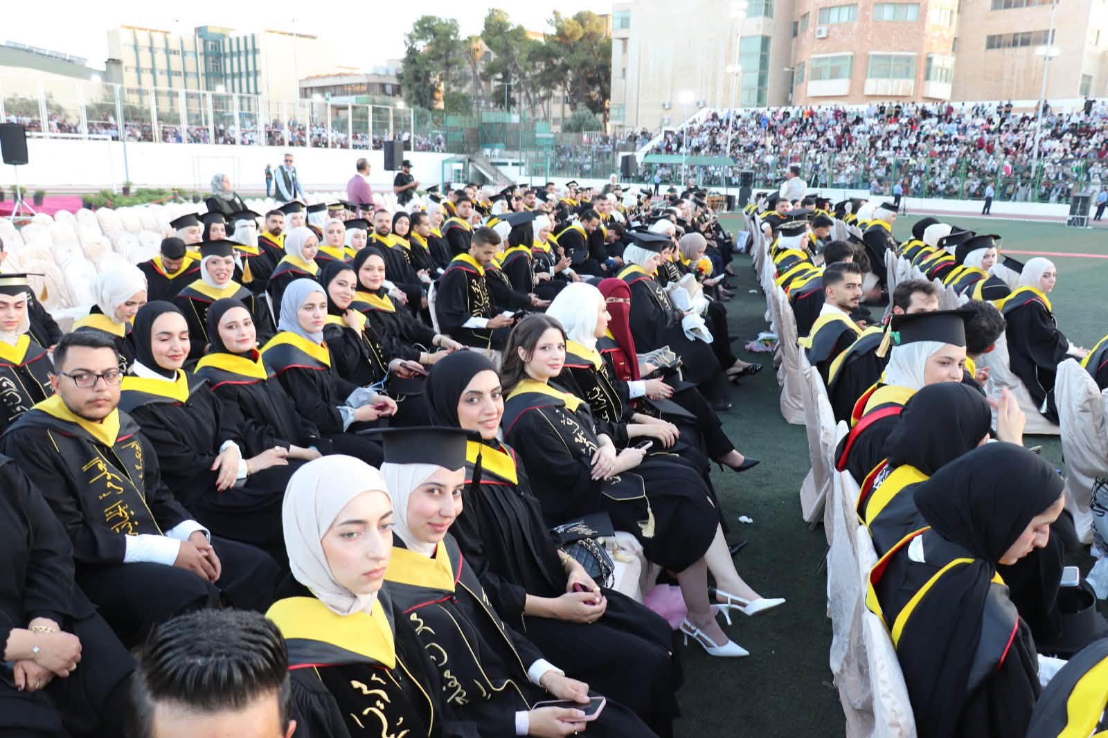 وزير البيئة يرعى احتفال اليرموك بتخريج طلبة كلية العلوم ..   صور