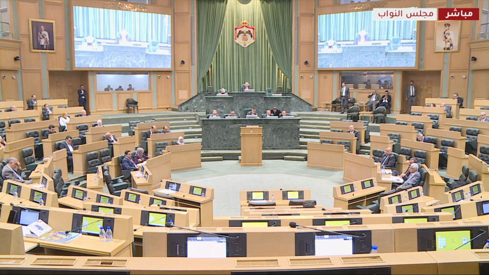 النواب يقر مادتين بمشروع قانون الغاز