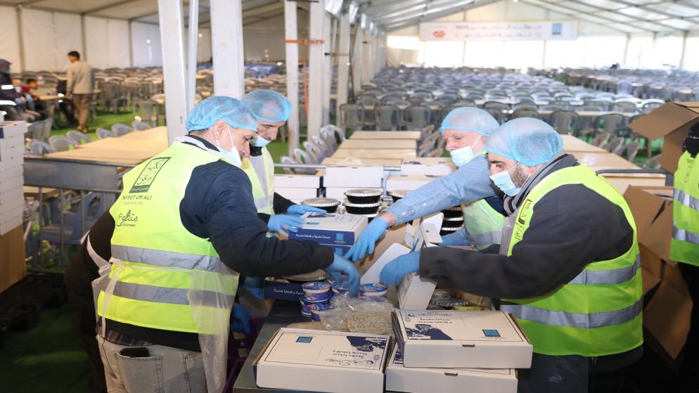 تكية أم علي ..  150 ألف وجبة إفطار يومياً للأسر المحتاجة