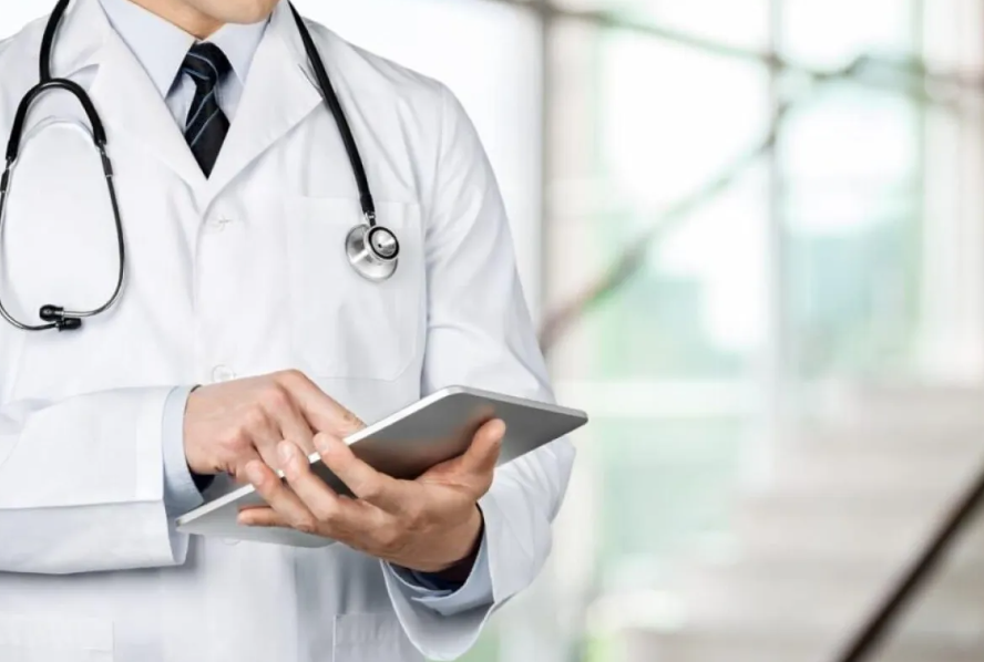 28 طبيبًا يمتنعون عن علاج المؤمنين ..  والأسماء ستُنشر لاحقًا