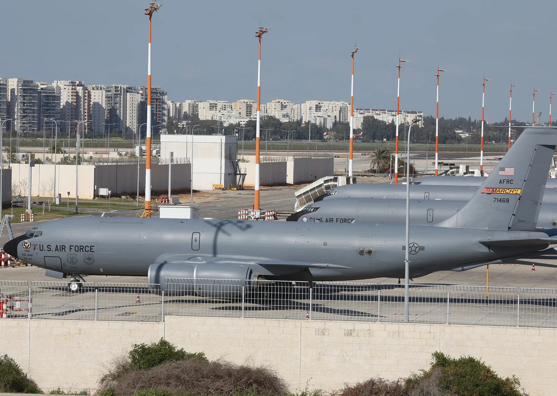 إسرائيل ..  الطائرات الأمريكية تخنق مطار بن غوريون وتربك السفر