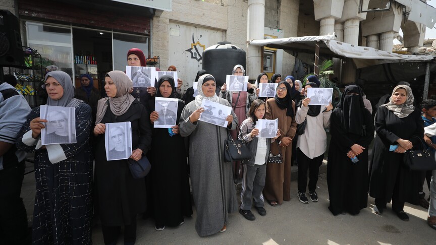وقفة بغزة تضامناً مع الأسرى الفلسطينيين