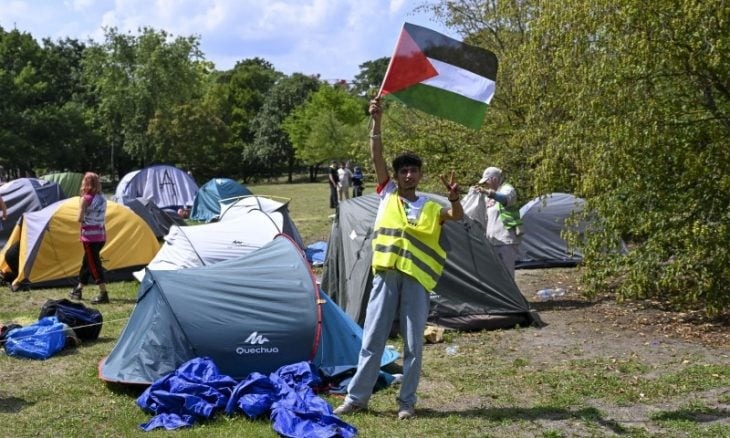 الشرطة الألمانية تزيل خيام معتصمين مؤيدين لفلسطين قرب المستشارية