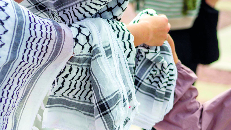 دولة عربية تمنع  ارتداء الكوفية الفلسطينية بامتحان الثانوية