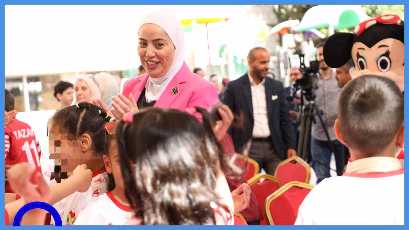 وزيرة التنمية تُشارك أطفال مؤسسة الحسين الاحتفال بالعيد