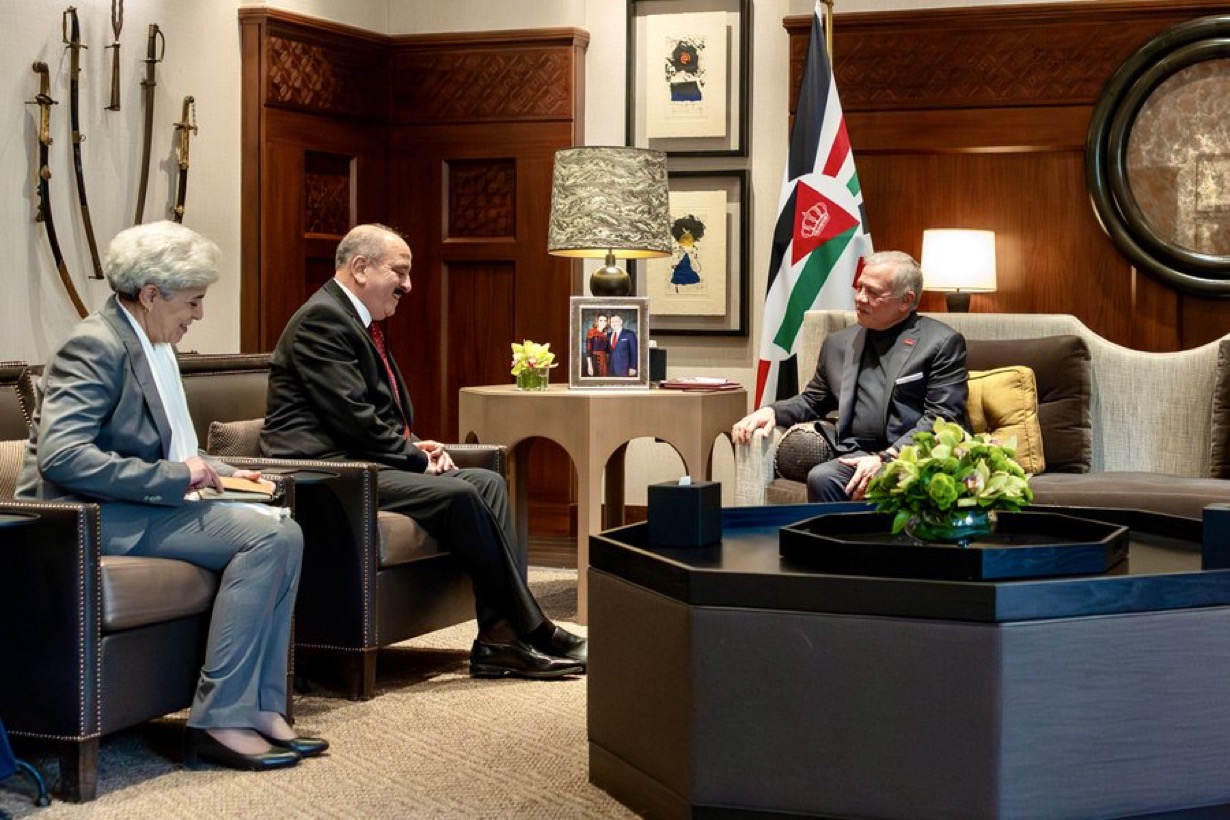 الملك يبحث مع وزير الخارجية التونسي العلاقات الثنائية وتطورات الأوضاع الإقليمية والدولية