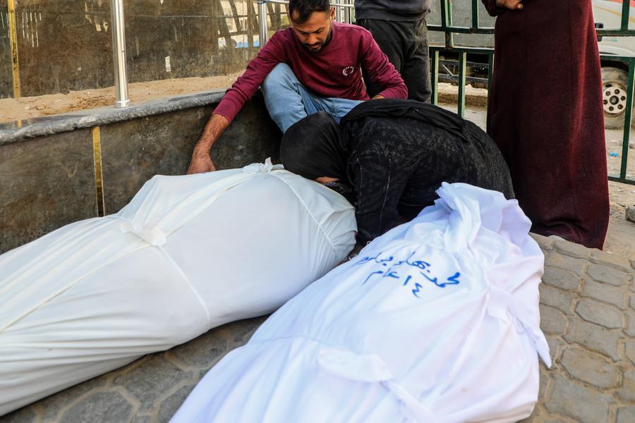 استشهاد طفل وثلاثة فلسطينيين في قصف إسرائيلي متواصل على غزة