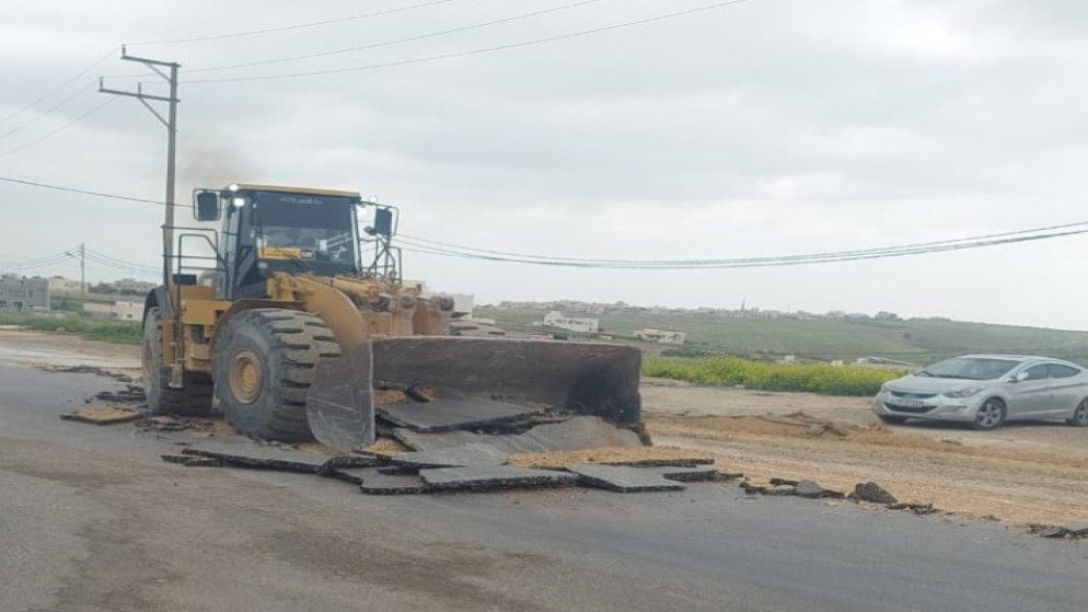 أشغال إربد تبدأ بتحسين الواقع المروري على تقاطع طريق البترول