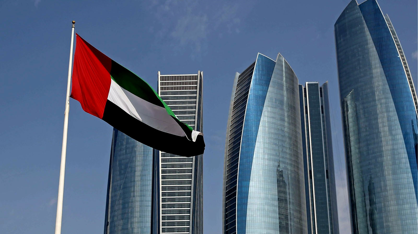 الإمارات تعلن اعتراض 6 صواريخ باليستية و125 طائرة مسيرة 