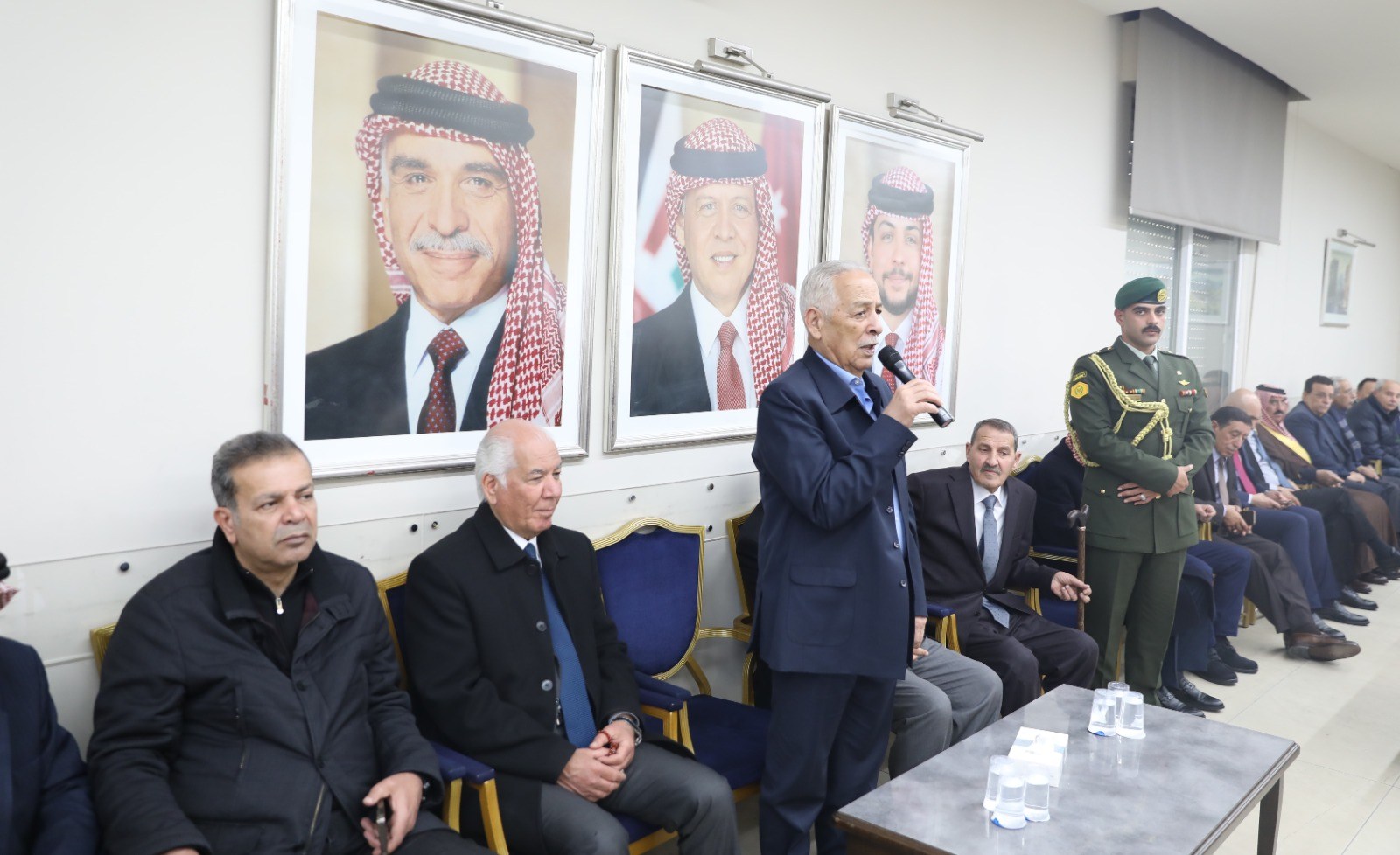 مندوبا عن الملك وولي العهد .. العيسوي يعزي عشيرتي الرقاد والمعايطة