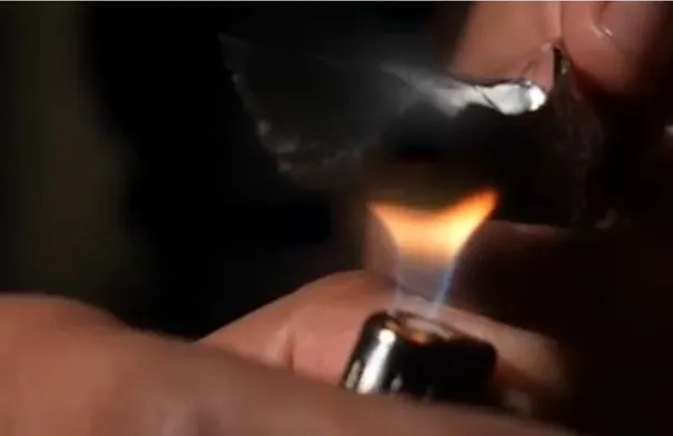 شاهد  ..  ضحية الكريستال: المخدر شيطان دمّر حياتي