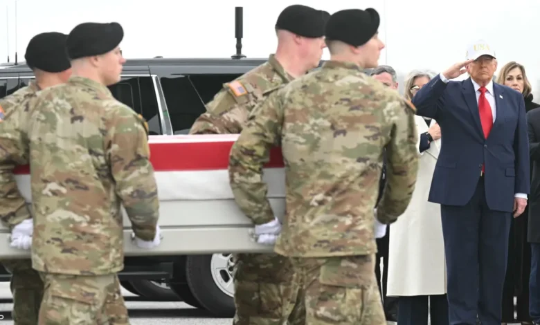 ترامب يستقبل جثامين 6 أمريكيين قتلوا في الحرب مع إيران
