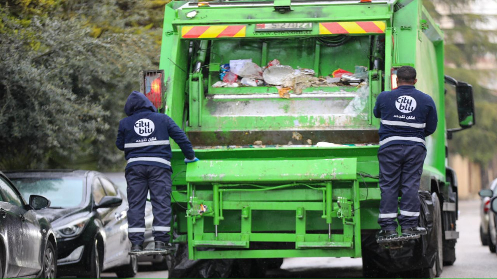 أمانة عمّان: بدء أولى مراحل جمع ونقل النفايات في منطقتي زهران وطارق