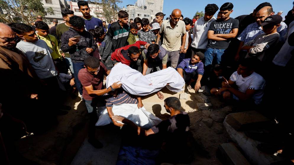 صحة غزة تستلم 15 جثمانا لشهداء أفرج عنهم الاحتلال