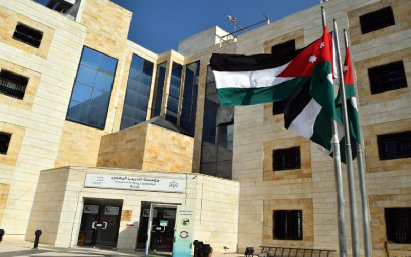 أسباب وجود عمالة وافدة ببعض المهن وعزوف الأردنيين عنها
