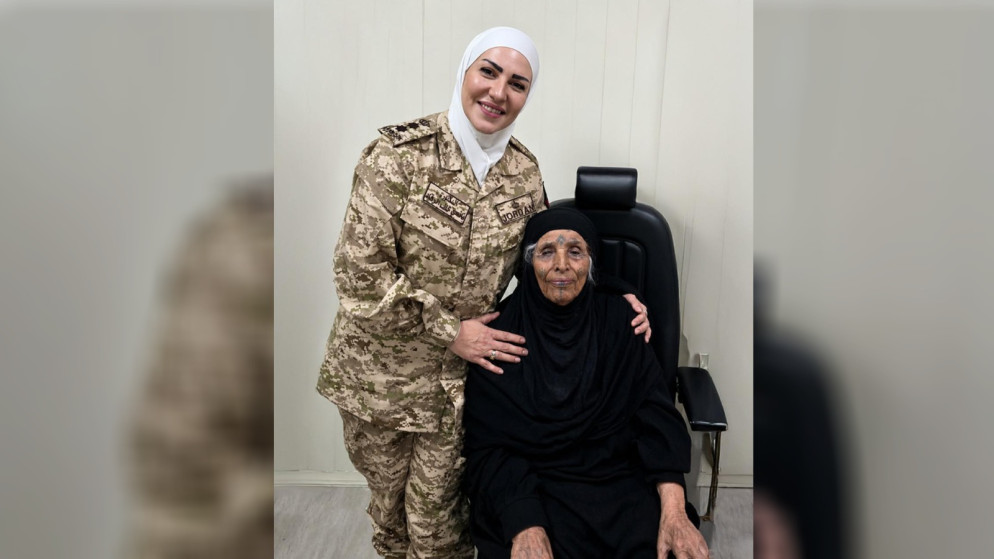 الملكة رانيا تشيد بإنجاز طبي أردني لزراعة قرنية صناعية لمعمّرة