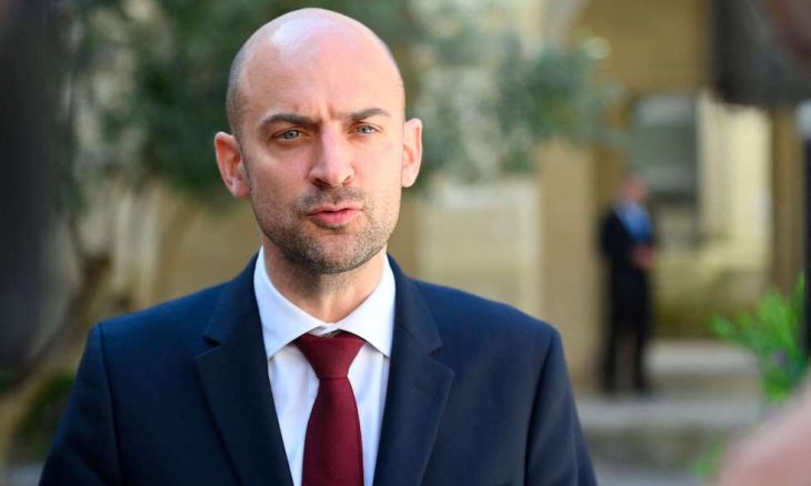 فرنسا تستضيف في حزيران اجتماعا مخصصا لحل الدولتين