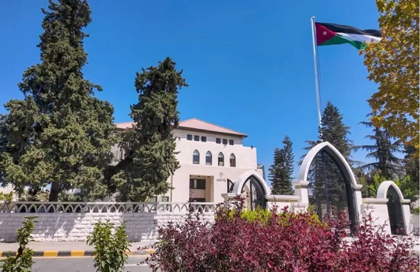 إحالة موظفون حكوميون إلى التقاعد  ..  اسماء