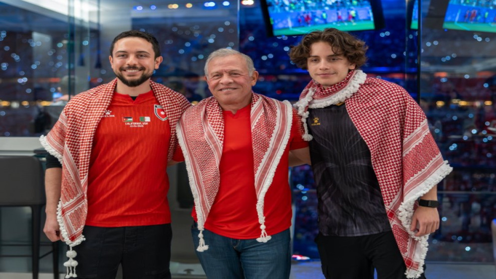 وصول الملك وولي العهد إلى ملعب مباراة النشامى والجزائر