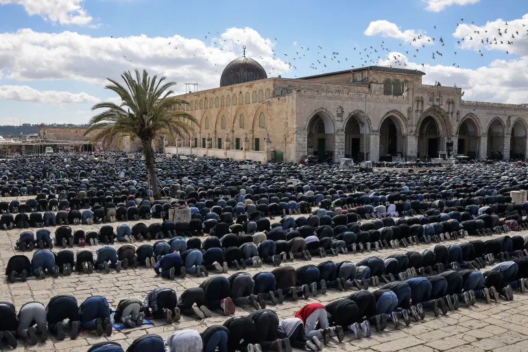الاحتلال يعتقل خطيب المسجد الأقصى عقب صلاة الجمعة
