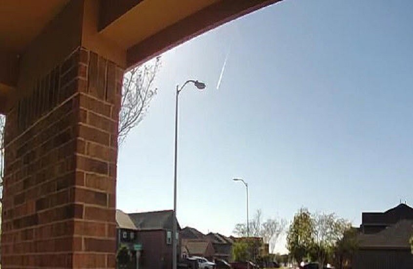 نيزك يخترق سقف منزل في تكساس ويثير الذهول ..  صورة