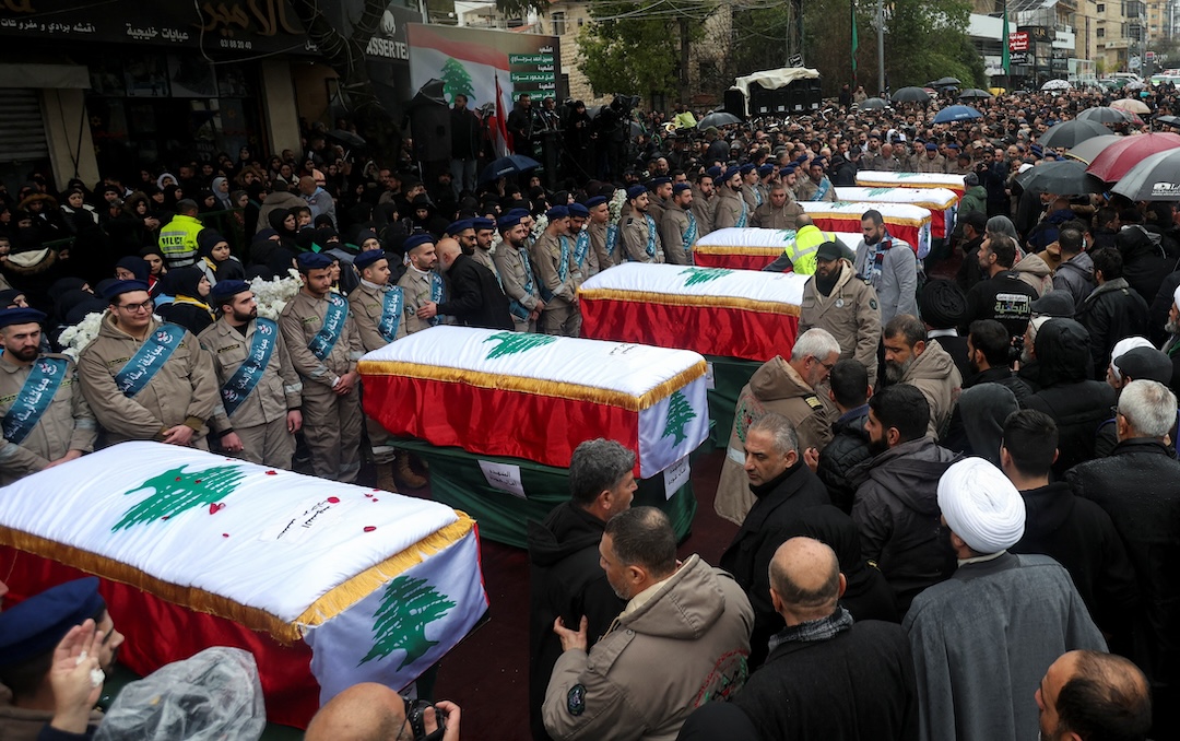 تصعيد إسرائيلي على لبنان… 4 شهداء و57 هجوماً وحزب الله يرد بـ17 عملية