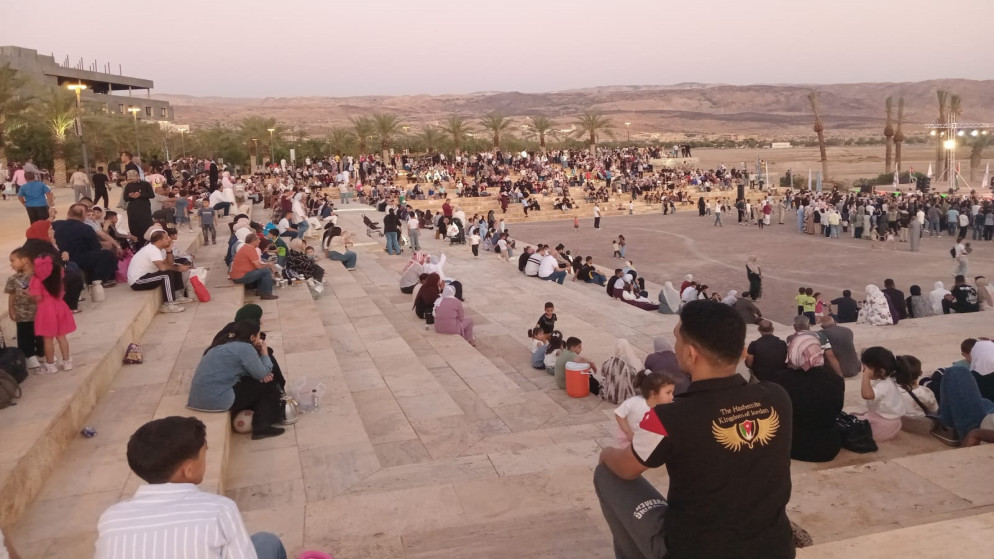 كورنيش وشاطئ البحر الميت يستقطبان 40 ألف زائر في العيد