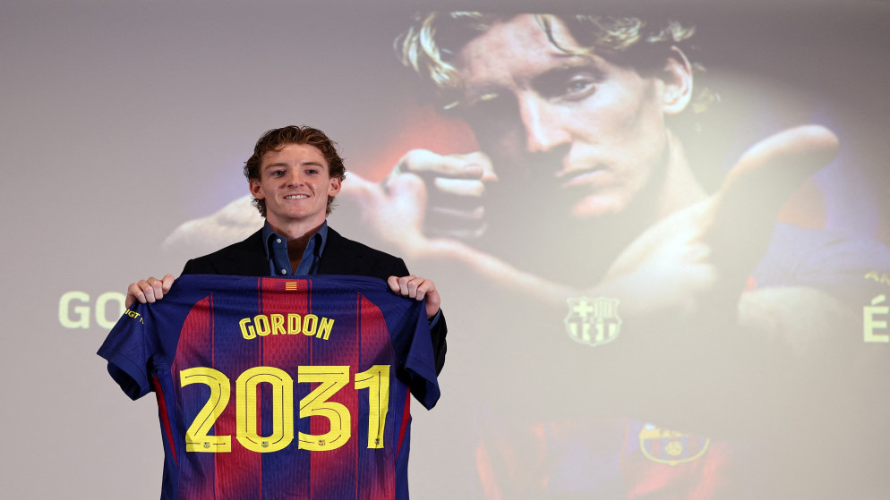برشلونة يضمّ الإنجليزي غوردون من نيوكاسل