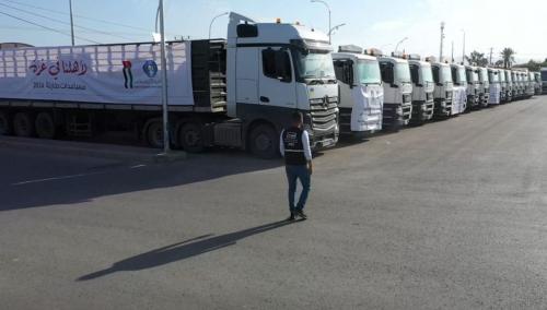 تسيير 75 شاحنة مساعدات أردنية جديدة إلى غزة