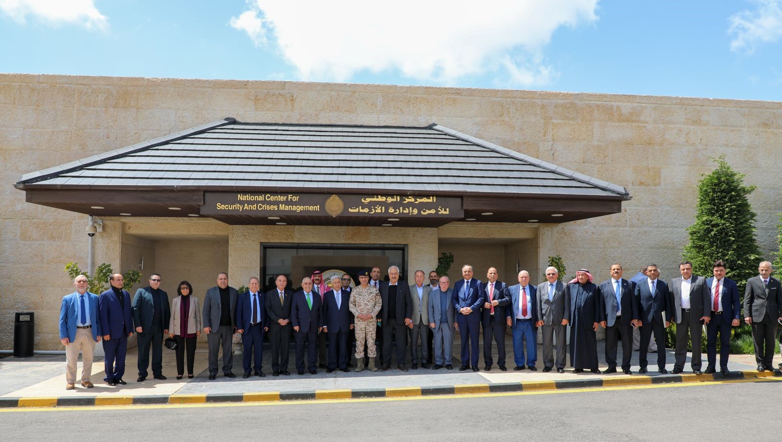 وفد من الأعيان يطّلع على آليات عمل إدارة الأزمات