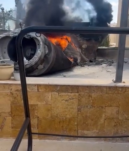 سقوط شظايا صاروخ بمنطقة سكنية في مرج الحمام