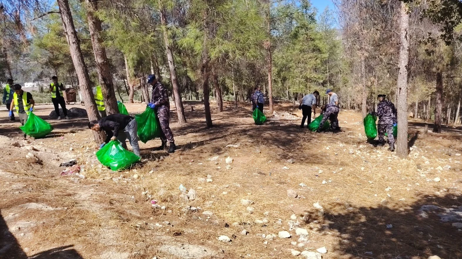 تنفيذ حملات نظافة في مختلف المحافظات