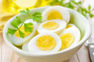 البيض يخفض خطر الإصابة بأمراض القلب والأوعية الدموية