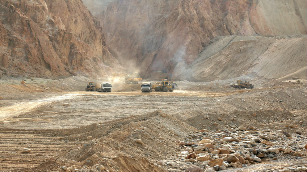 إنجاز معالجات هندسية لمواقع تضررت من السيول والانهيارات