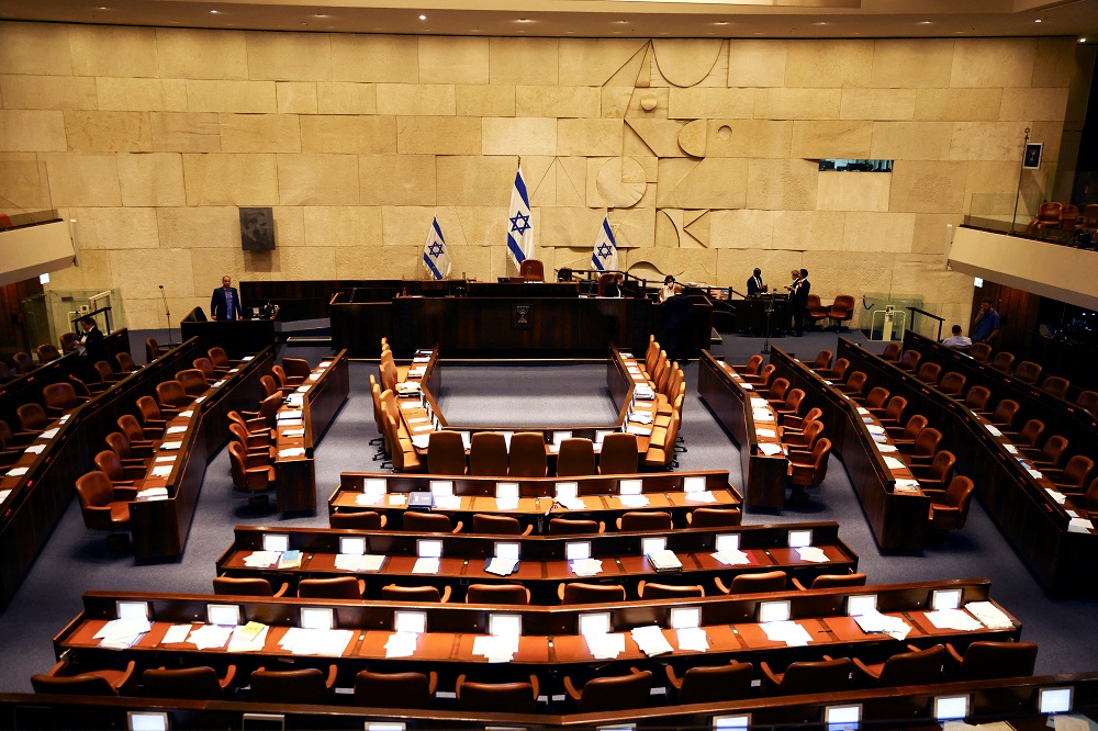 هل تسقط الحكومة الإسرائيلية قبل مهلة غانتس؟
