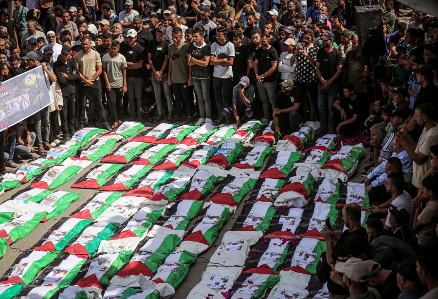 تشييع 100 شهيد فلسطيني بينهم 60 طفلا في غزة
