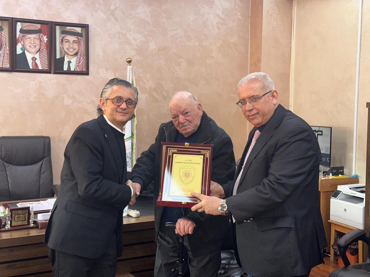  العربية للتكنولوجيا توقع اتفاقية تعاون مع فندق الماريوت – البحر الميت