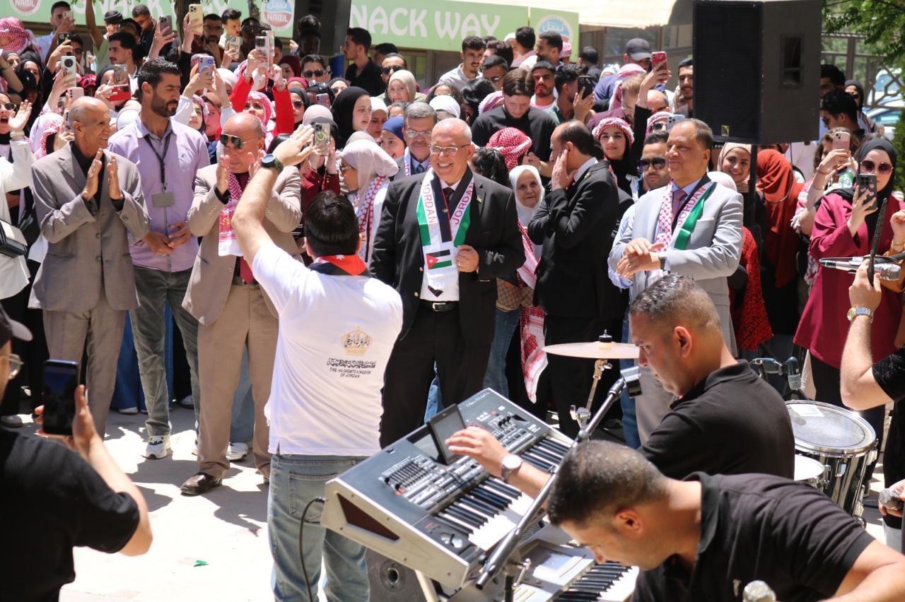 الكلية الجامعية العربية للتكنولوجيا تحتفي بعيد الاستقلال الثمانين للمملكة