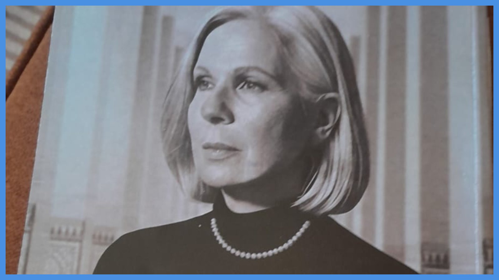 الدكتورة هيفاء ابو غزالة تشهر كتابها سردية الأروقة