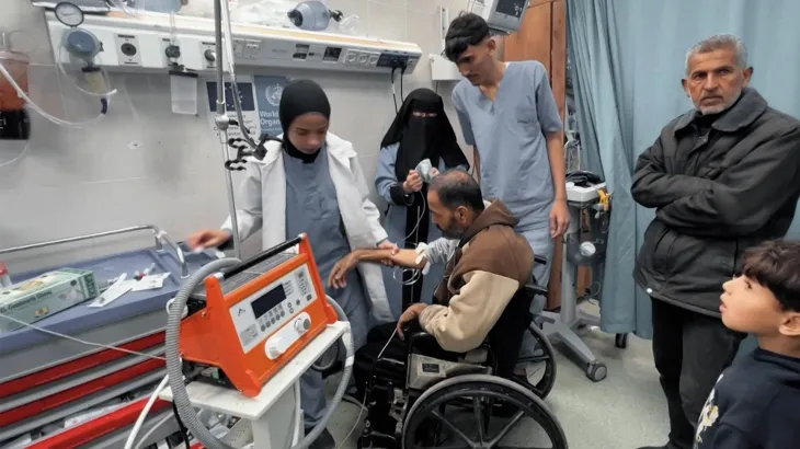 أزمة نقل الكوادر الطبية بغزة ترفع نذر الشلل الصحي