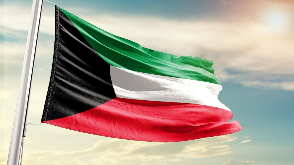 الكويت تعترض 3 صواريخ و 10 مسيرة أطلقت من إيران