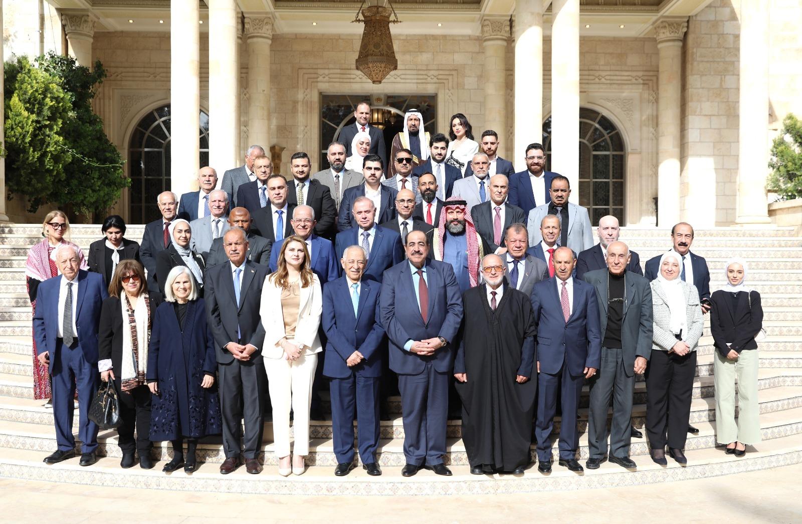 العيسوي: علمُ الأردن يجسد مسيرة وطنٍ ثابتة ومواقفَ لا تتبدل وارتباطاً راسخاً بقضايا الأمة