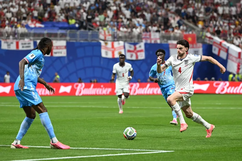 إنجلترا تقلب الطاولة على الكونغو الديمقراطية وتتأهل بفوز مثير 2-1  